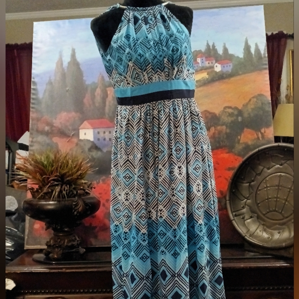 White House Black Market Midi - Picture 2 of 7